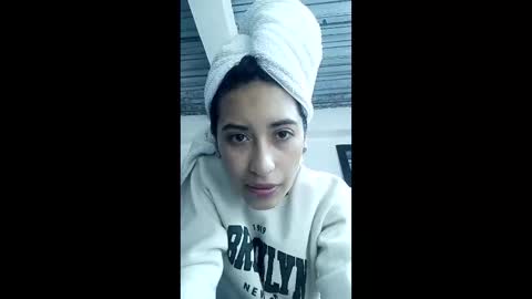 Nhaomy online show from December 17, 6:45 pm