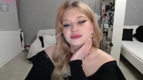 sweet_nicole_333 online show from March 28, 9:20 am