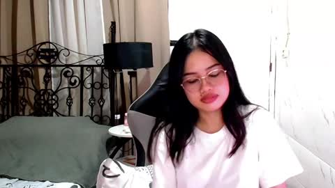 Leah online show from December 20, 10:19 am