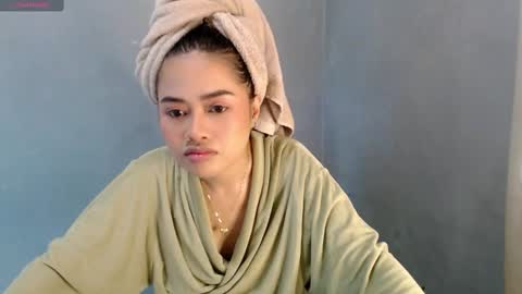 Leah online show from February 23, 1:23 pm