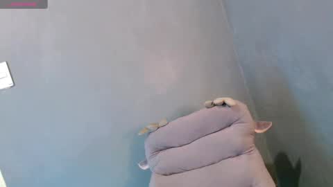 Leah online show from December 10, 9:44 am