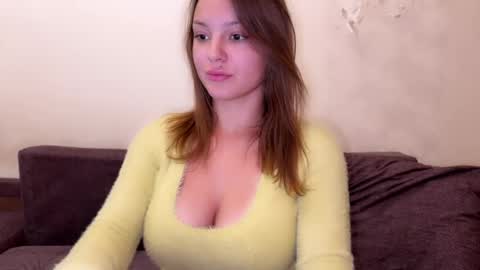 sweet_strawberr online show from June 1, 11:45 am