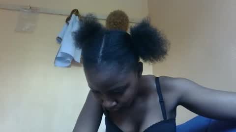 Snapshot of sweet_zella chatting on October 28, 9:37 am zellate online show from October 28, 9:37 am