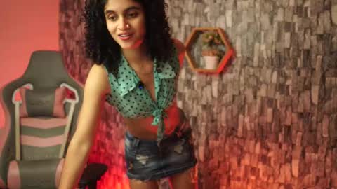 Salom independent model online show from March 5, 11:11 pm