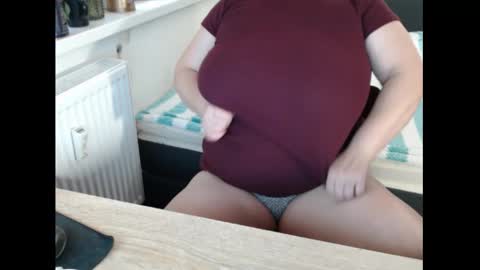 Sweetboobs85h online show from January 17, 10:34 am