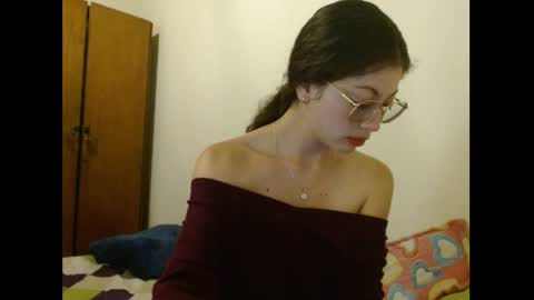 sweetcalm_ online show from April 3, 5:38 am