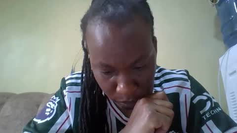 sweetdiva2012 online show from April 27, 6:21 am