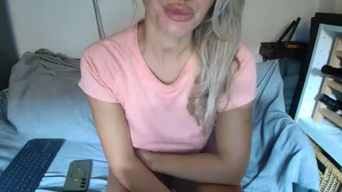 Snapshot of sweetdyzy chatting on October 20, 5:32 am Sweet Dyzy online show from October 20, 5:32 am