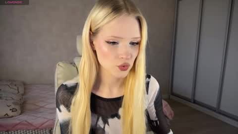 sweetie Lisa3 online show from March 12, 2:45 pm