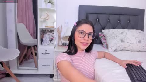 sweetnicky1 online show from December 4, 9:26 pm