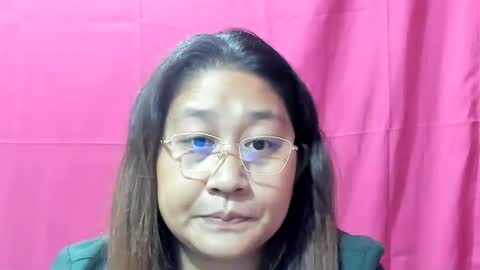 Snapshot of sweetpilipina88 chatting on December 24, 12:44 am MIA online show from December 24, 12:44 am