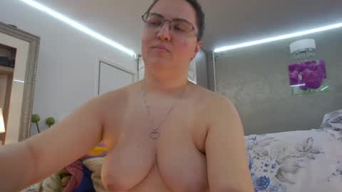 SweetRaisa online show from April 13, 1:01 pm