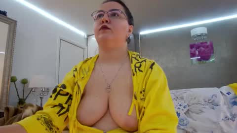 SweetRaisa online show from March 25, 4:43 pm