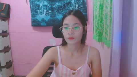 Mia online show from June 24, 10:36 am