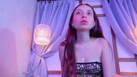 sweett_isabellaa online show from May 4, 3:43 am
