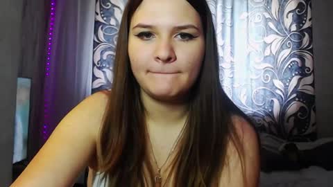 SweetTChloe online show from May 13, 9:37 am