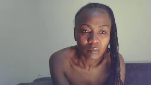 Snapshot of swtebony1 chatting on February 22, 11:32 pm ALICIA online show from February 22, 11:32 pm