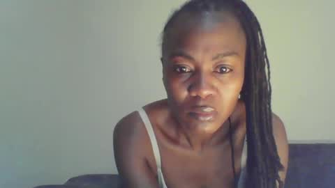 Snapshot of swtebony1 chatting on February 6, 10:32 pm ALICIA online show from February 6, 10:32 pm