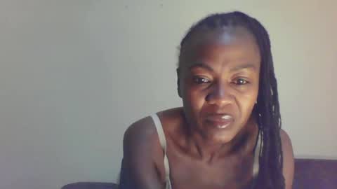 Snapshot of swtebony1 chatting on February 2, 10:28 pm ALICIA online show from February 2, 10:28 pm