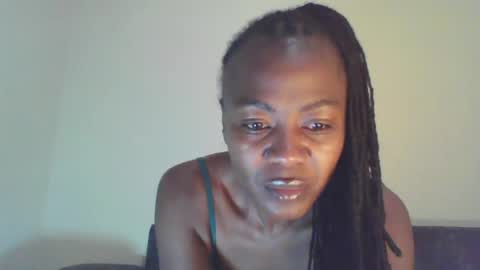 Snapshot of swtebony1 chatting on February 12, 10:37 pm ALICIA online show from February 12, 10:37 pm