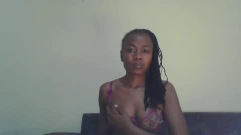 Snapshot of swtebony1 chatting on February 17, 10:27 pm ALICIA online show from February 17, 10:27 pm