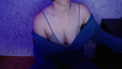 Snapshot of syrendixon chatting on September 18, 9:41 am SyrenDixon online show from September 18, 9:41 am