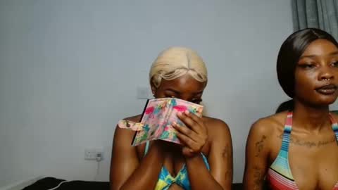 Snapshot of taisy_aura chatting on October 8, 2:49 am Taisy online show from October 8, 2:49 am