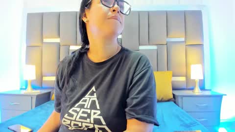 tali  online show from September 27, 7:32 pm