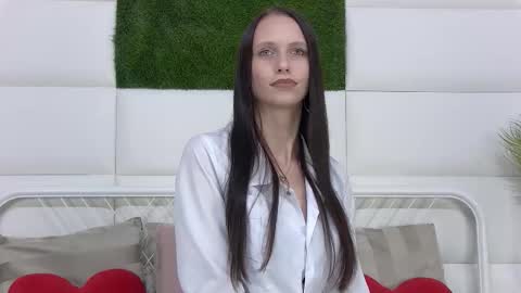 taraharriss online show from October 16, 1:14 pm