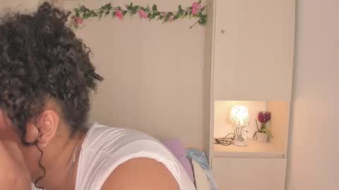 Snapshot of tarawiilson_ chatting on October 25, 4:31 am  T A R A  online show from October 25, 4:31 am