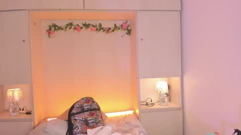 Snapshot of tarawiilson_ chatting on October 3, 4:39 am  T A R A  online show from October 3, 4:39 am