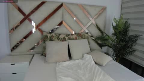 Tati Saldarriaga online show from November 6, 10:59 pm