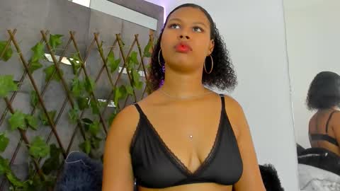 tatianasquirthot online show from March 27, 7:03 pm