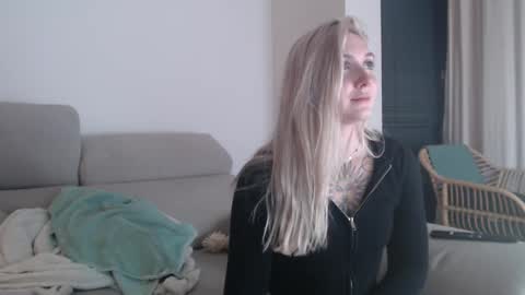 tattoobbgirl online show from December 18, 8:13 pm