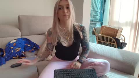 tattoobbgirl online show from April 8, 3:58 pm