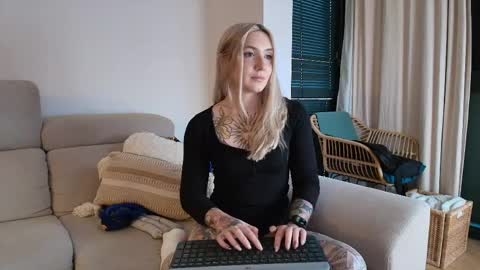 tattoobbgirl online show from March 6, 5:41 pm