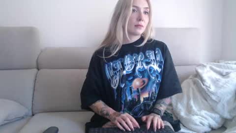 tattoobbgirl online show from October 10, 3:17 pm