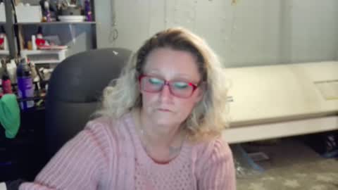 Lisa Lovely online show from February 7, 7:27 pm