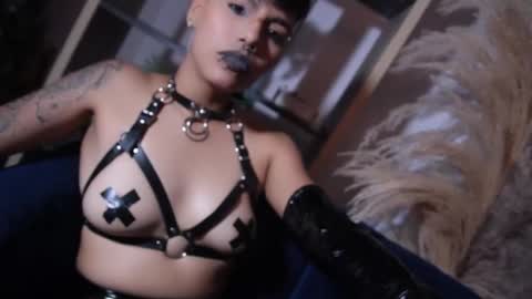 Taylor online show from March 18, 8:03 pm