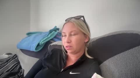 taylorlovett online show from March 7, 10:45 am