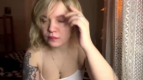 Mia online show from November 16, 5:13 pm