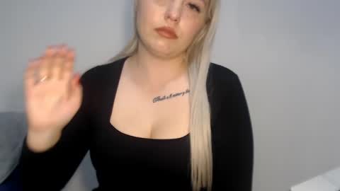 Teeyara  online show from February 28, 9:03 pm