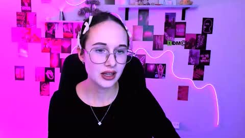 ur Louise online show from March 4, 8:37 pm