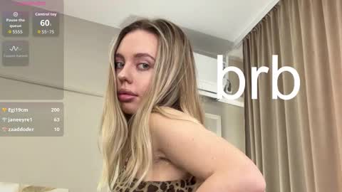 tessaadorablee online show from March 28, 8:36 am