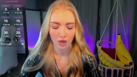 TessaHamilton online show from February 8, 8:07 am