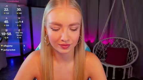 TessaHamilton online show from December 20, 8:18 am