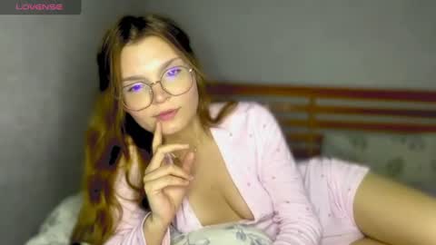 Tessa online show from June 18, 9:19 pm