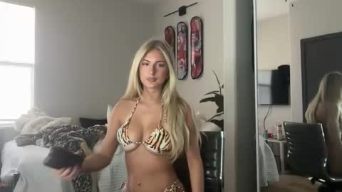 tessaxsloane online show from February 23, 9:03 pm