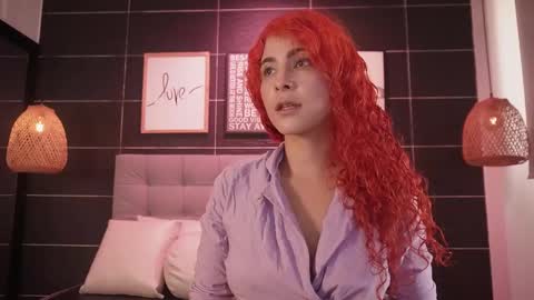 Thalia online show from November 18, 1:01 pm