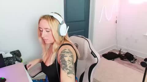 thaliacollinsss online show from February 13, 4:52 pm